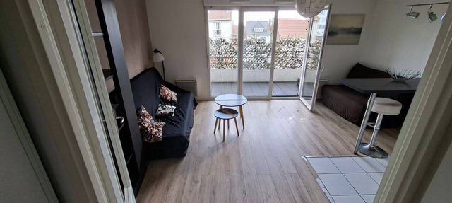 Studio 'Near RER E' with Balcony