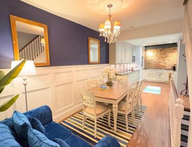 Stunning 4 Bed Town House with Terrace in London