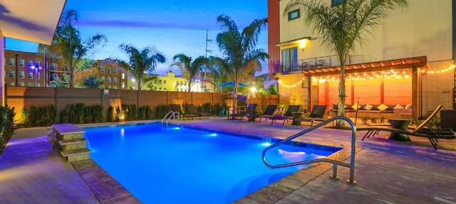 Stunning Living Near City Attractions