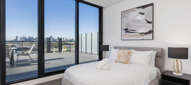 Stunning River & City Views and Huge Balcony!