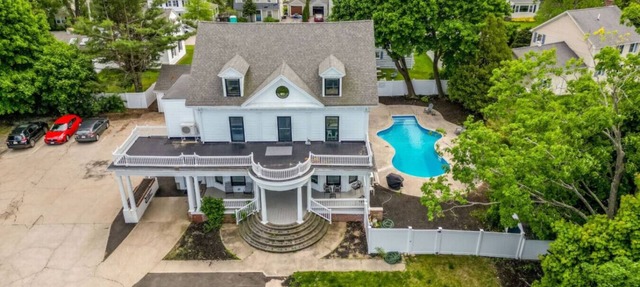 Stunning South Portland Apartment w/Pool