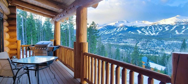 Stunning Views, Hot Tub, Sauna, Quiet, Yet Only1mile from Gondola and Main St