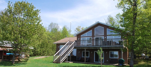 Stunning Waterfront Cottage on Bear Lake – Your Year-Round Getaway