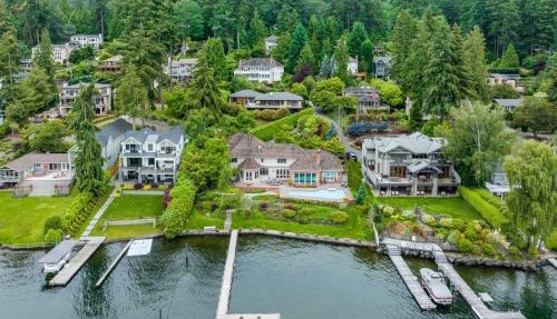 Stunning Waterfront Mansion with Pool and Hottub