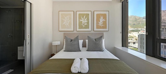 Stylish 1 Bed Foreshore Apartment Modern Comfort & Views