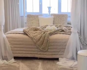 Stylish 2 bedroom 2 bath with balcony. (420)
