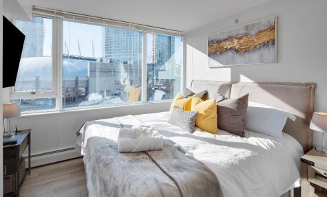 Stylish 2BD Condo in Downtown with Marina View