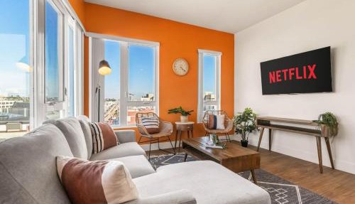 Stylish 2BD Haven with Scenic DTLA Views and Parking