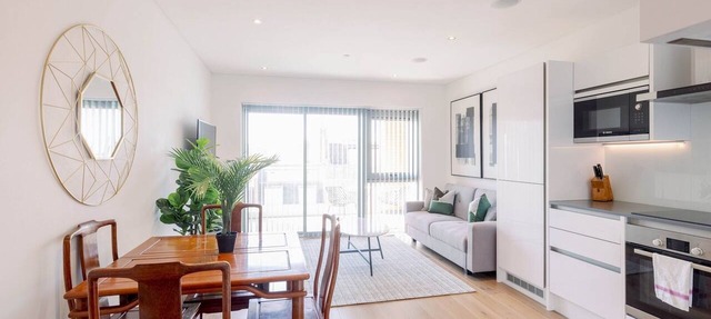 Stylish 2BR Near Shoreditch + Liverpool St w/Patio - Pass the Keys