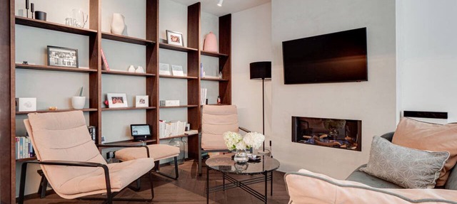 Stylish 3-room apartment with AC, situated in the vibrant De Pijp district.