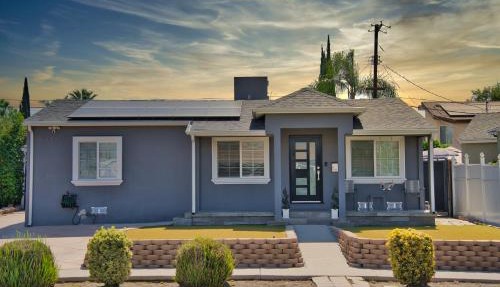 Stylish 3BR, 2BA Home , Sleeps 8 - King Bed, Firepit, Near Universal, SoFi