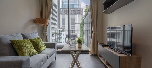 Stylish and Modern 1 BR - 3 mins walk to MRT Sukhumvit and BTS Asoke