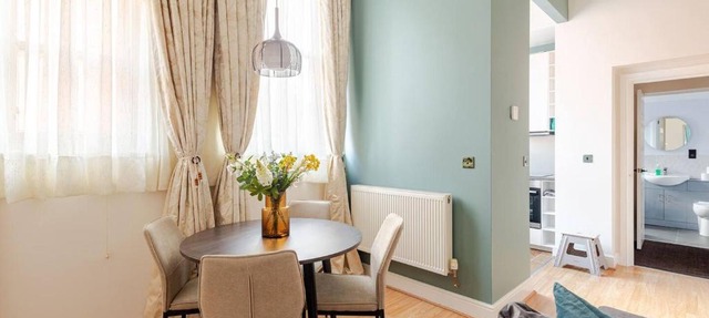 Stylish flat in central location with free parking