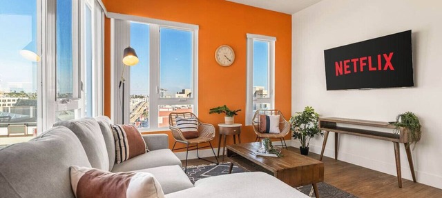 Stylish Haven with Scenic DTLA Views & Parking - Walking to Little Tokyo