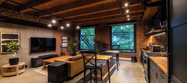 Stylish Industrial Loft Historic Gastown