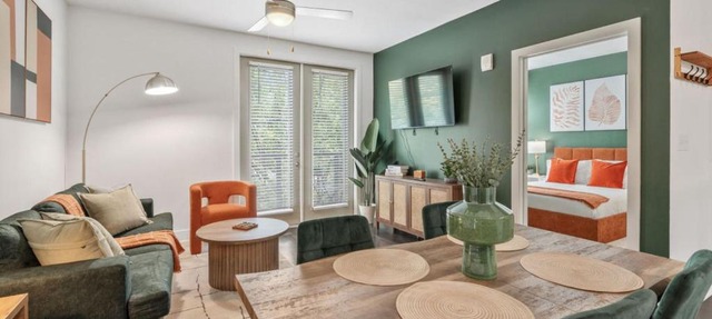 Stylish Modern Queen Suite Parking Pet Friendly