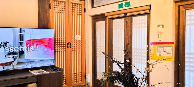 Stylish & mordern korean Hanok 1minute away from Dongmyo St.