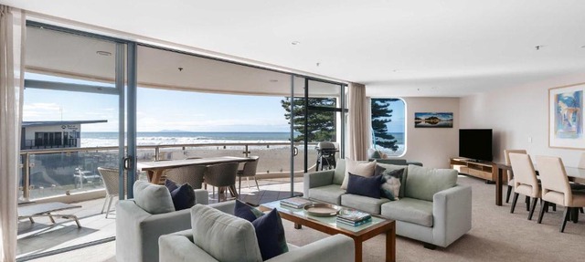 Stylish Mt Pad Epic Views Walk to Beach & Eats