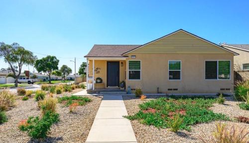 Stylish New Home Bright Modern & Fully Stocked
