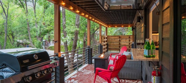 Stylish Oak Creek Home w/2 Suites, Spa & Firepit