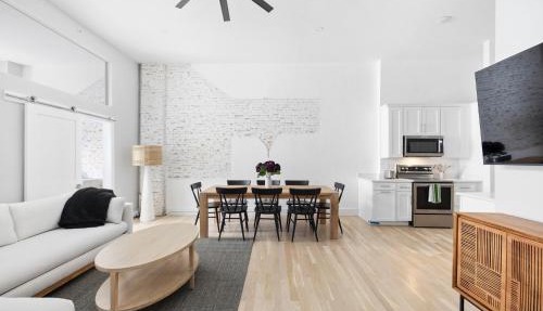 Stylish Old Port 2BR, Walk to Everything