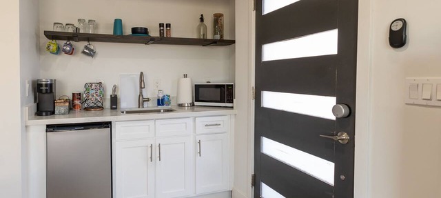 Stylish Private Guest Suite, central to it all!