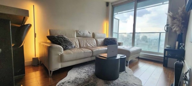Suite Blanche: Charming 1-bedroom+Den luxury condo in Vancouver with AC, WiFi