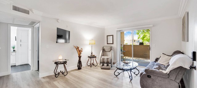 Summer Special 30% off Serene Cozy Condo WITH GORGEOUS POOL & GYM!