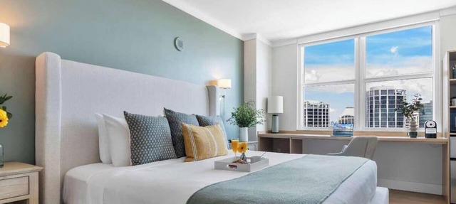 Sun-Drenched Studio with Bay Views & Rooftop Pool