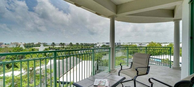 Sun Seeker 30A 400-Balcony-Sleeps 3