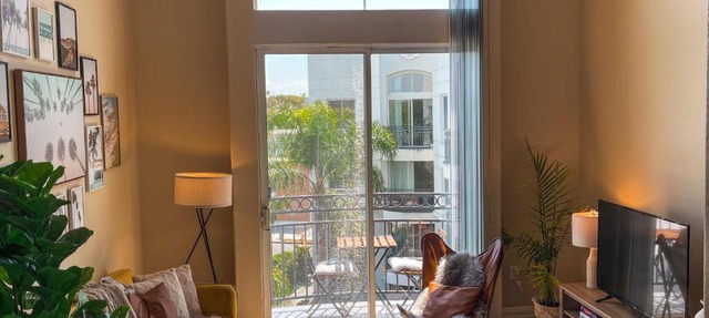 Sunny 1BDR centrally located in Marina del Rey