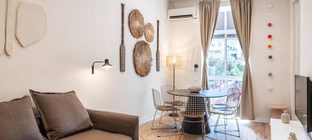 Sunny central apartment with a 100m2 city oasis