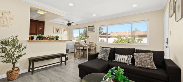 Sunny & Cheerful Near I-10 ~ Queen Beds ~ Parking
