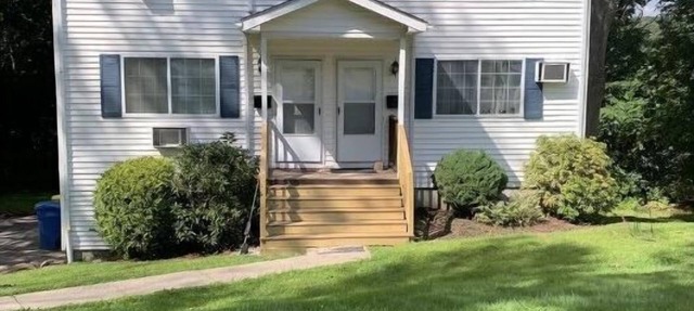 Sunny/Cozy Home w/Garage and Deck. Minutes from Everything, Family-friendly