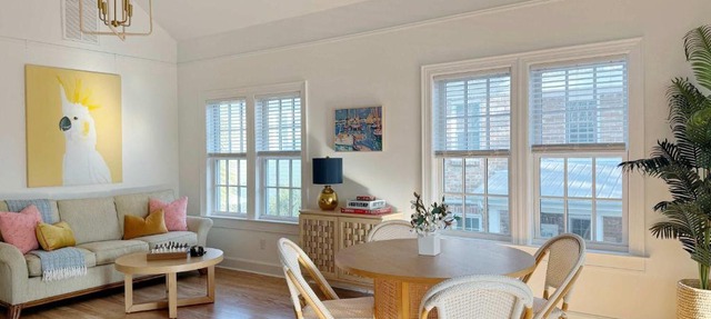 Sunny & Playful Carriage House in Downtown Savannah Stay Here and Walk Everywhere