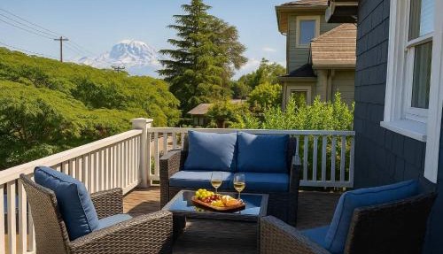Sunny Seattle Home Mt Rainier UW Steps Away