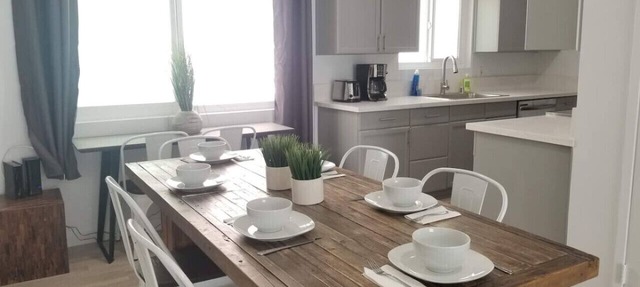 Sunny & Spacious 3 Bed - 20 second walk to beach!