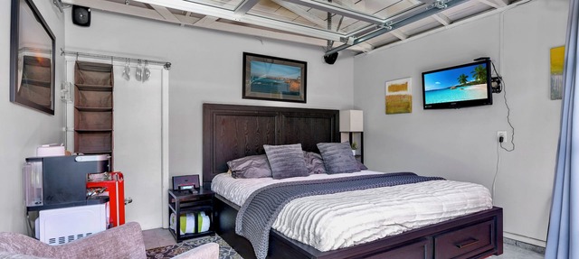 Sunset Cliffs Studio located 4 houses in from the water