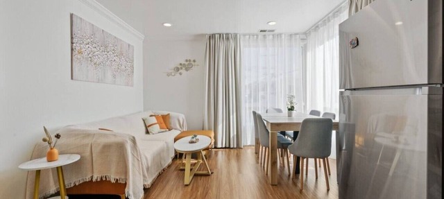 Sunset Haven: Corner House with lots of Light