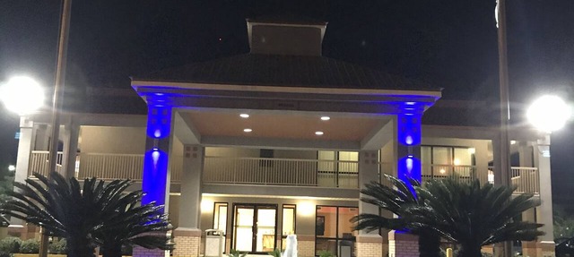 Super 8 by Wyndham Slidell