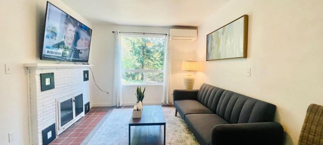 Super Privacy Lakeshore Forest Home with Air Conditioners at Haller Lake