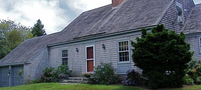 Superb Location on Quiet Laneway. Just lowered June & September rates!
