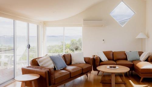 Surfside House Dodges Ferry coastal retreat