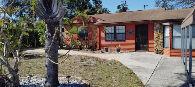Tampa Tiki House - Bar & Heated Pool