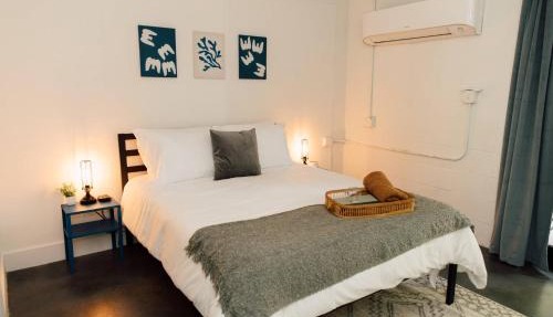 ~The Amelia~ Rooftop | Skyline | Cozy | Walkable