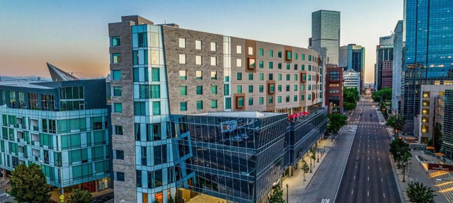 The Art Hotel Denver, Curio Collection by Hilton