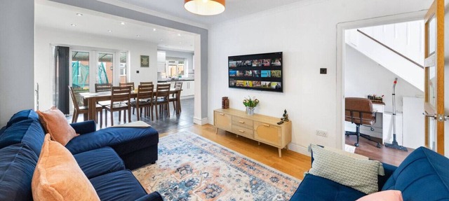 The Aviator 4BR 2 Bath Heathrow Parking Spacious