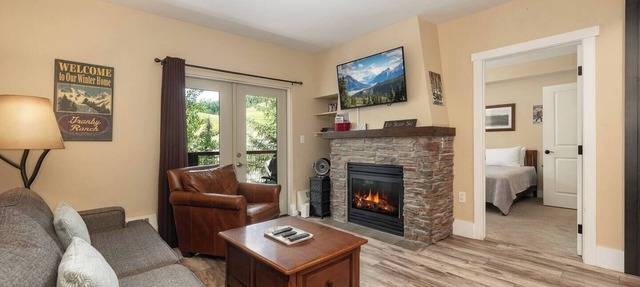 The Base Camp - Lux 2bd/2ba Base Camp One Condo w/views of the slope