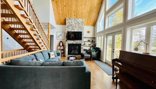 The Bear Cave Cottage at Little Kennisis Lake