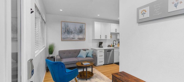 The Cloudbreak Townhome - 88 Walkscore!